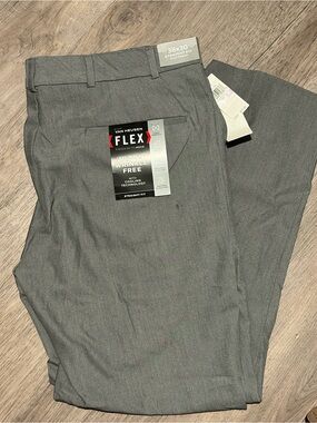 Van Heusen Men’s Gray Flex Straight Fit Shorts